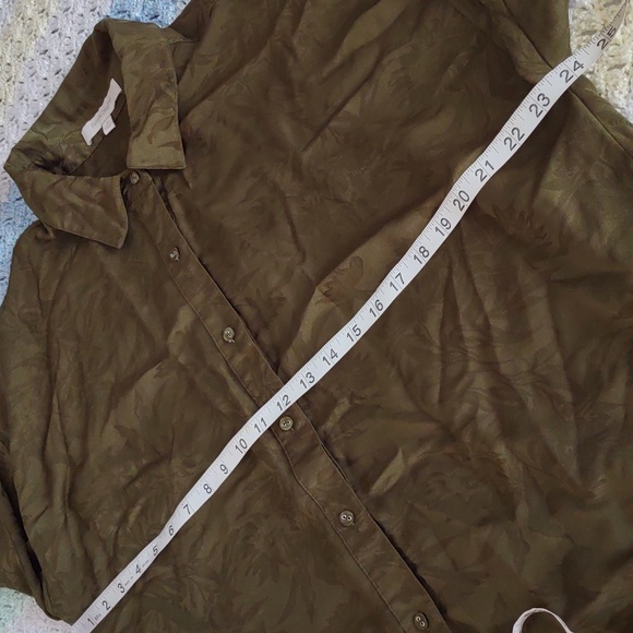 Favorite Daughter Medium Green Button Up Foliage Print Satin Top *FLAWED* - Picture 8 of 16